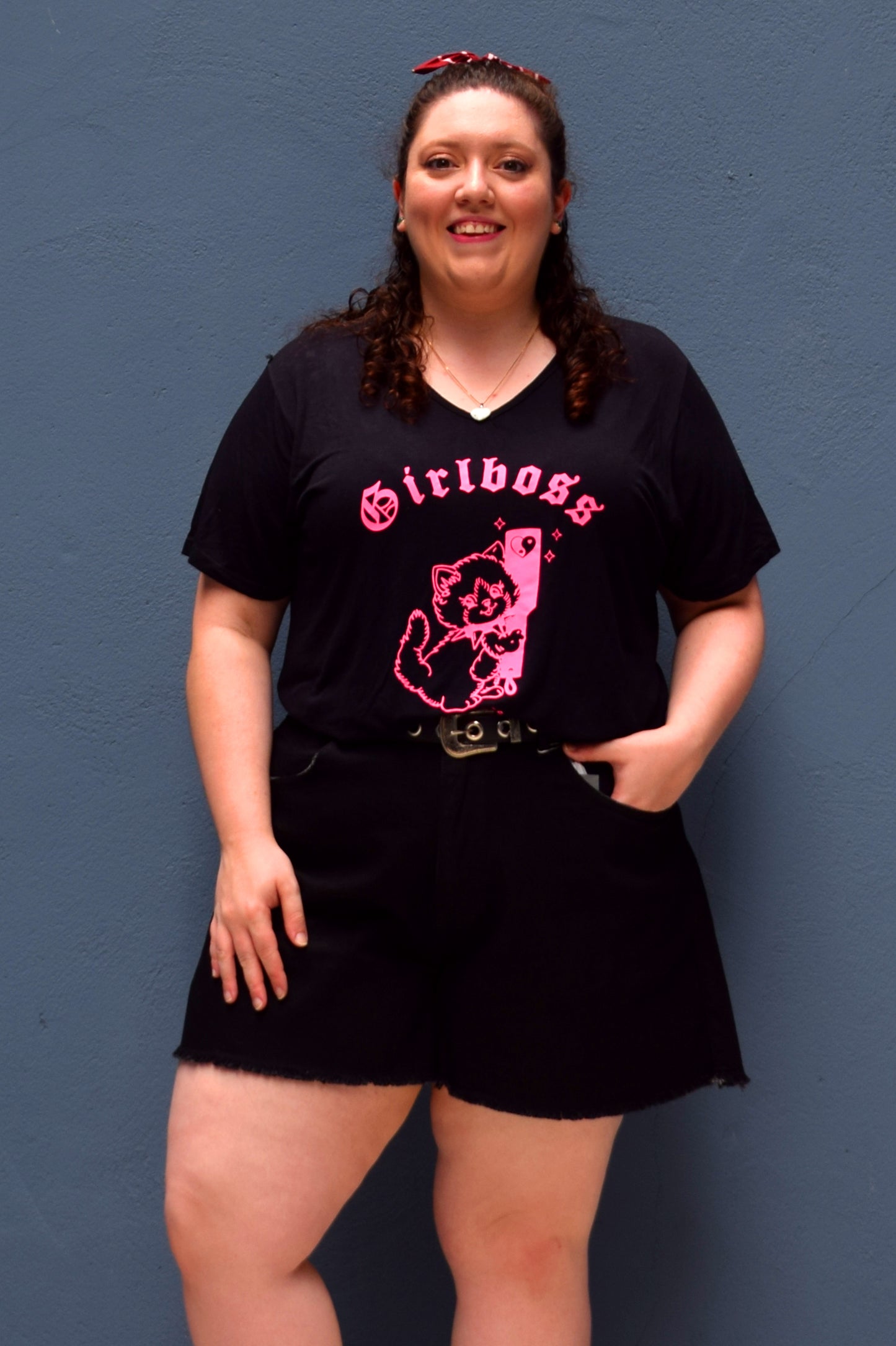 CAMISETA GIRLBOSS DECOTE EM V PRETA